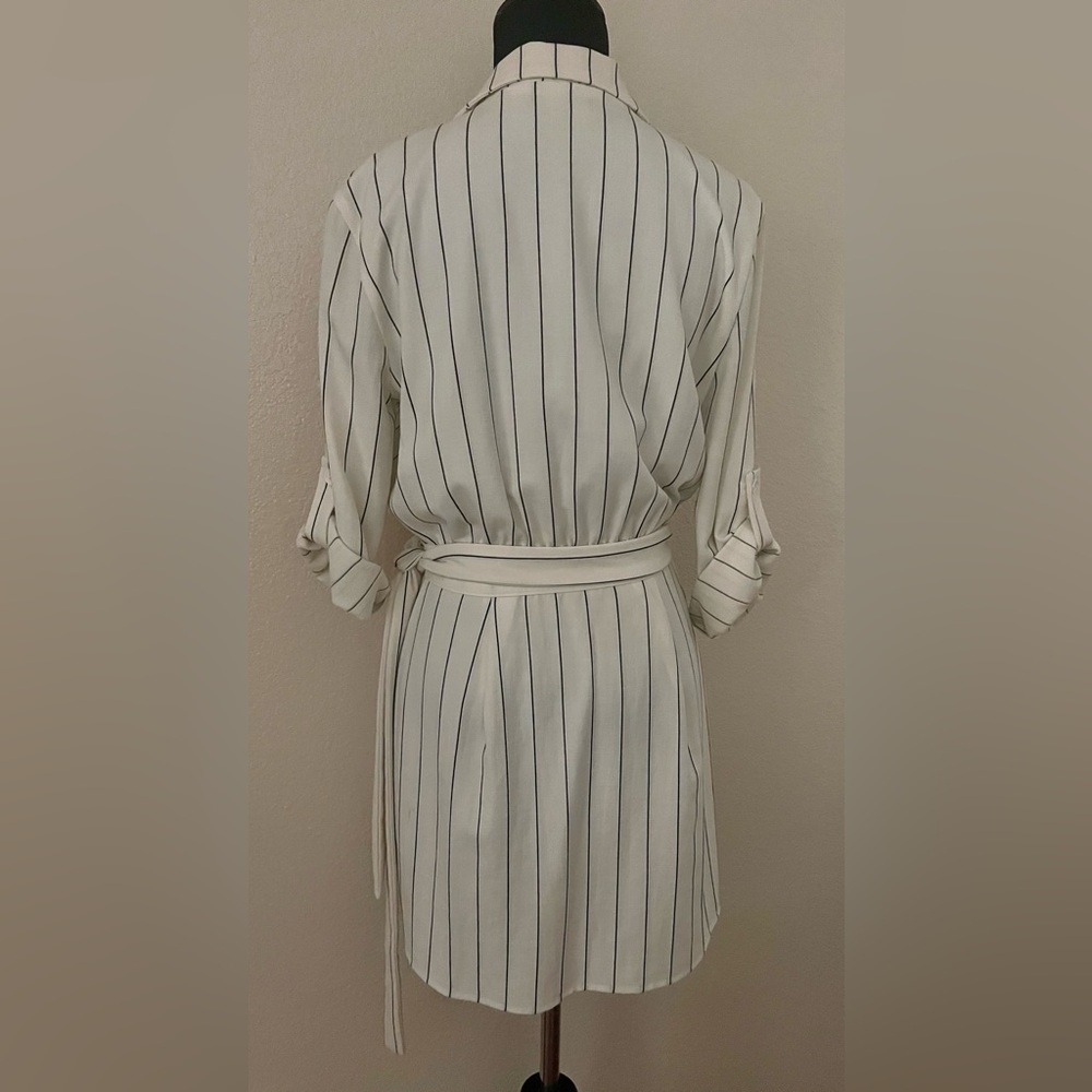 Beckett Dress in White & Navy
MAJORELLE - Picture 7 of 12